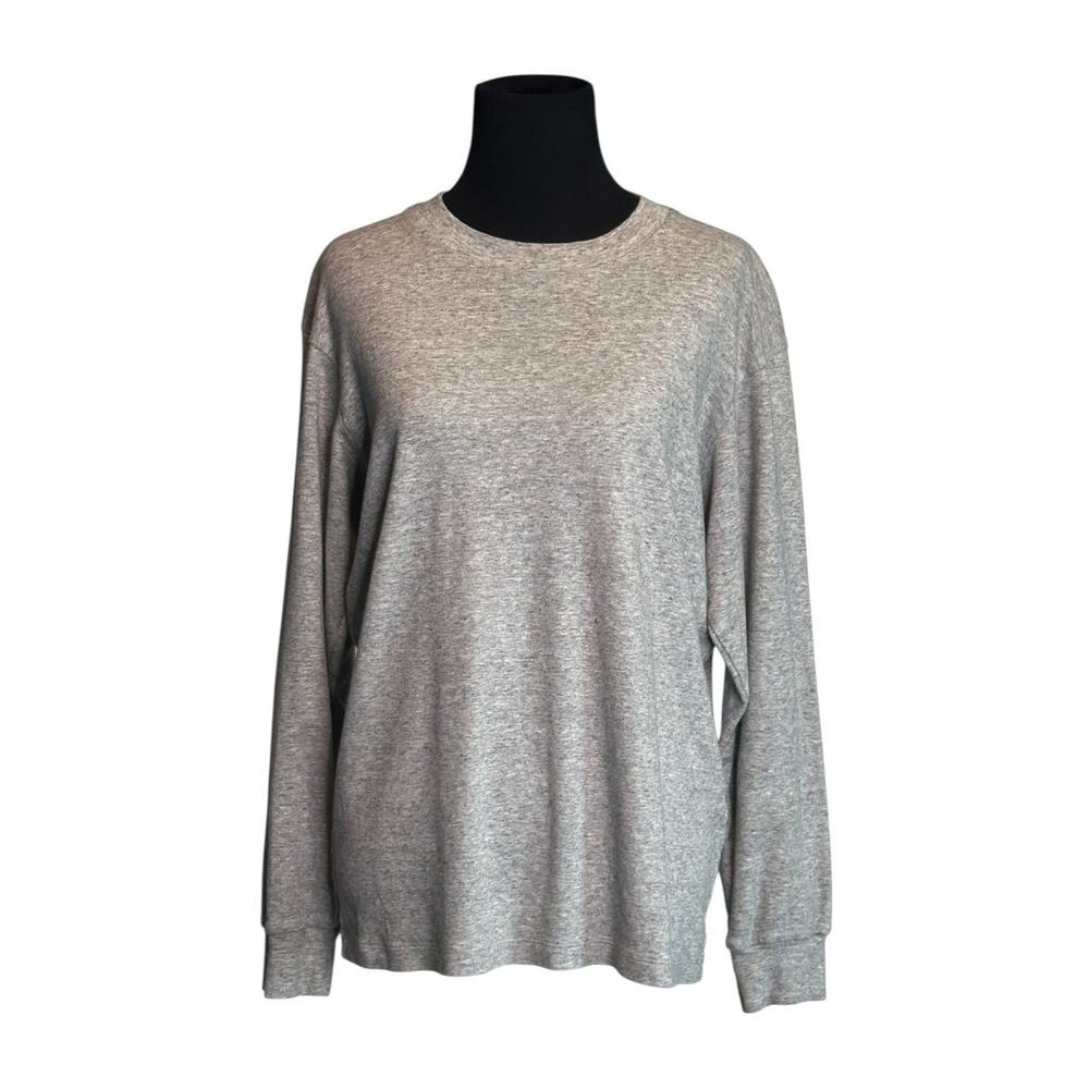 Uniqlo gray long sleeves tee size Medium